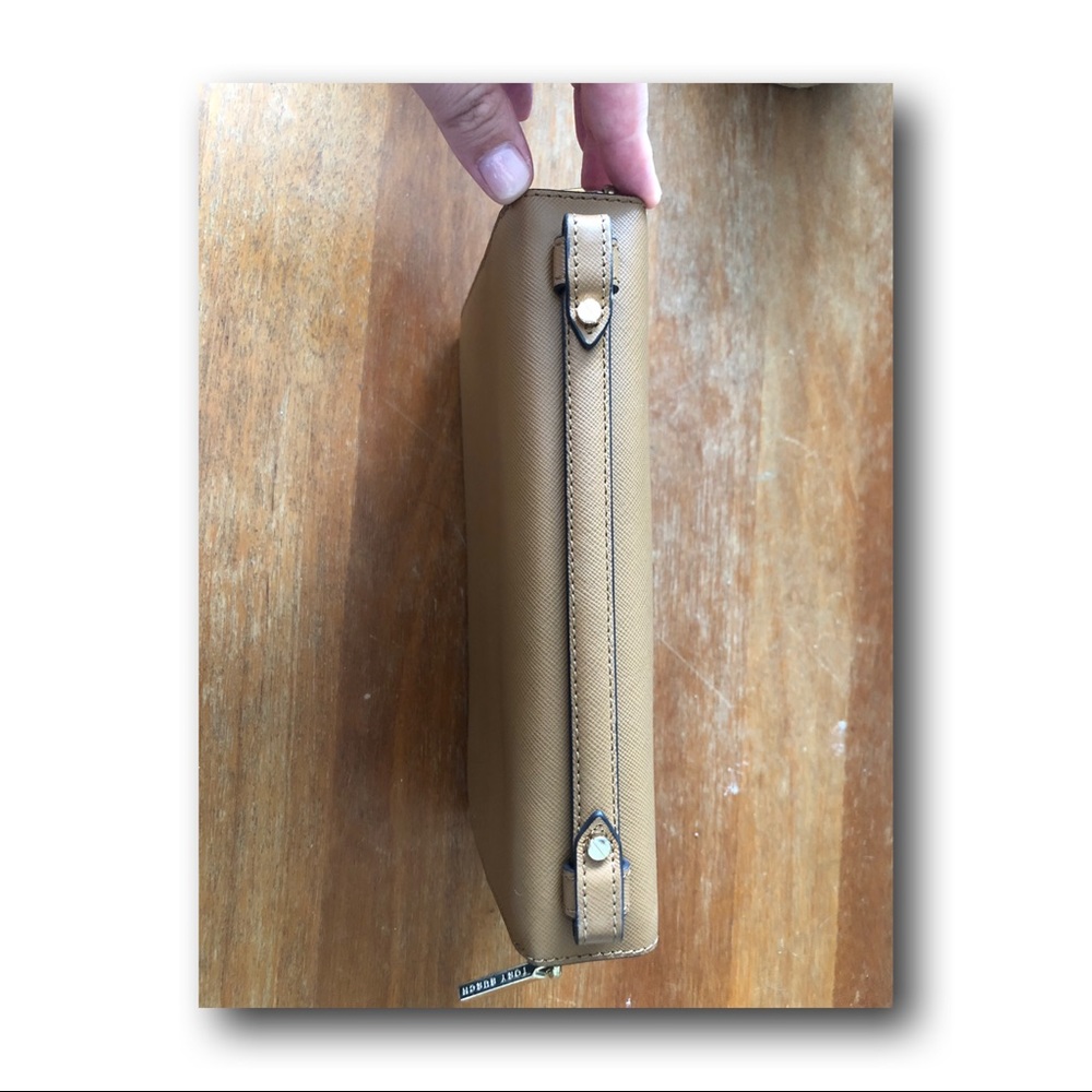 Tory Burch clutch/wallet. - Picture 5 of 8